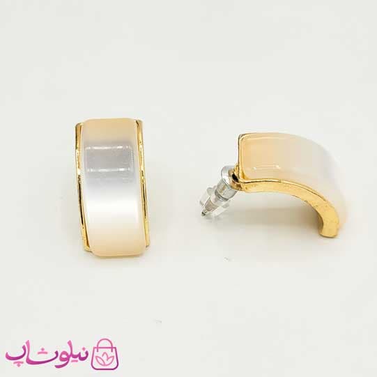 گوشواره دخترانه میخی صدفی طلایی — تصویر ۳