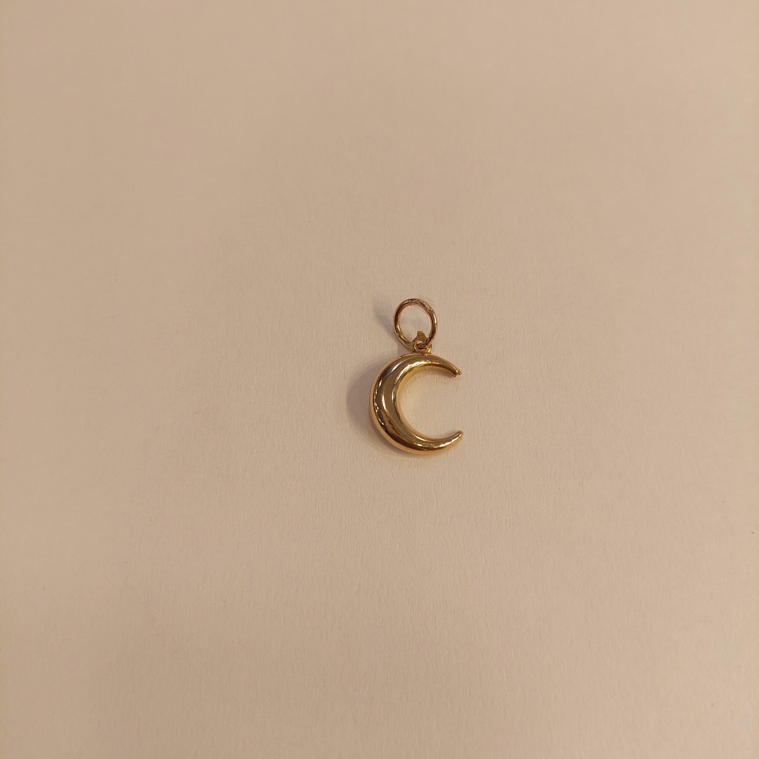 پلاک طلا زنانه طرح ماه — تصویر ۲