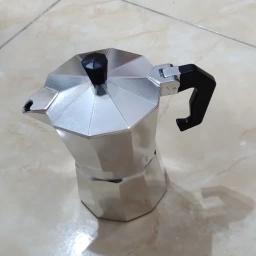 قهوه جوش یک کاپ موکاپ — تصویر ۲