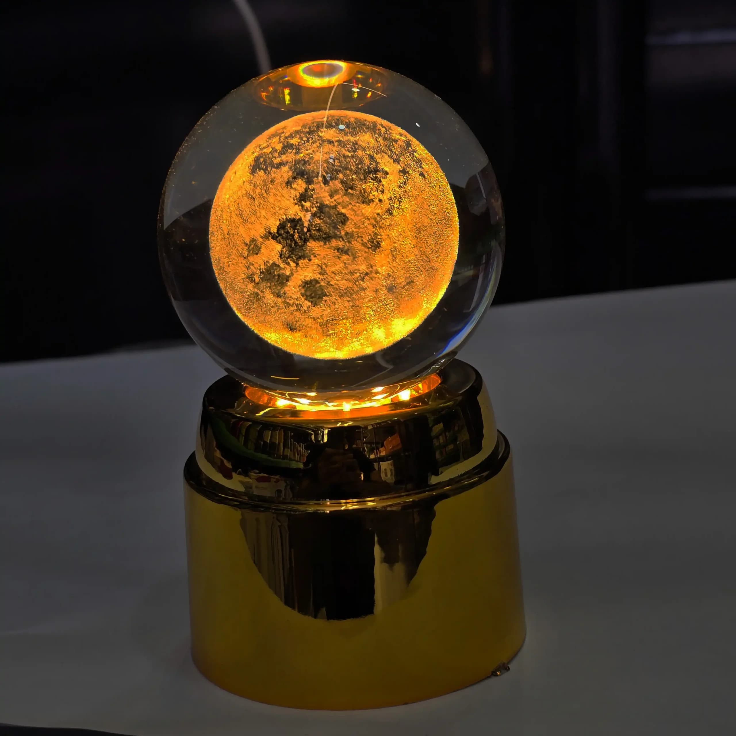 گوی کریستالی چرخشی با نورپردازی LED — تصویر ۲