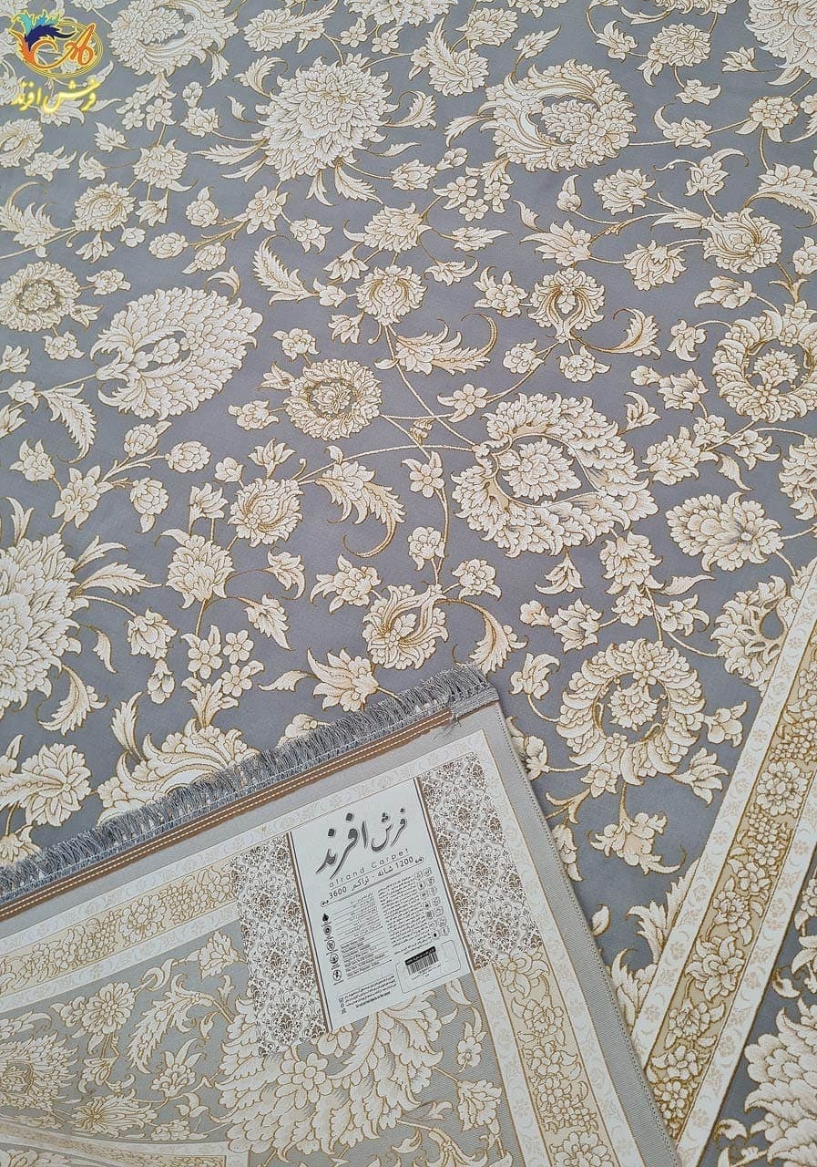 فرش ماشینی افرند 1200 شانه گل برجسته زمینه نقره ای کد 23709 — تصویر ۳