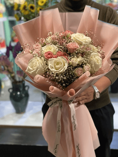 دسته گل طبیعی خواستگاری رز سفید صورتی – کد 0100 — تصویر ۵