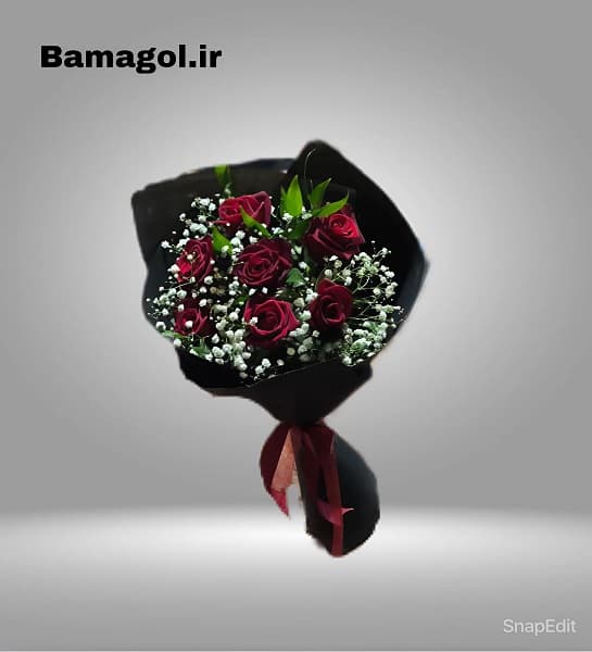 دسته گل رز 7 شاخه همراه با تزئین ژیپسوفیلیا کد 0057