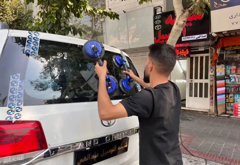 شیشه عقب تویوتا لندکروز — تصویر ۴