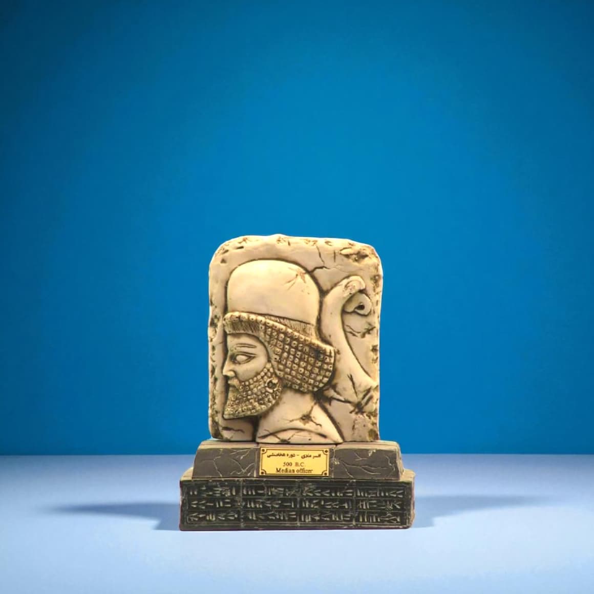مجسمه افسر مادی کد MO2540 — تصویر ۳