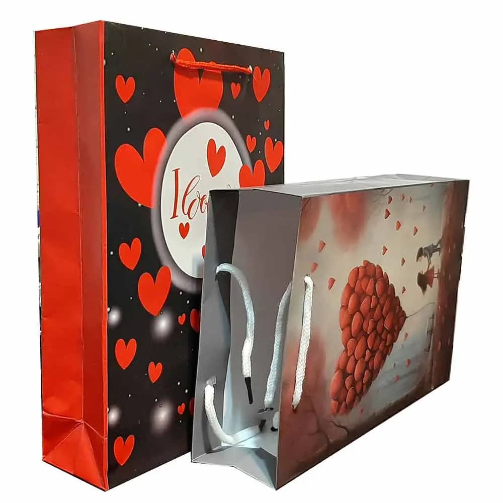ساک دسته دار کادویی طرح قلب (LOVE) سایز 17 × 26 سانتی متر (A5) — تصویر ۳