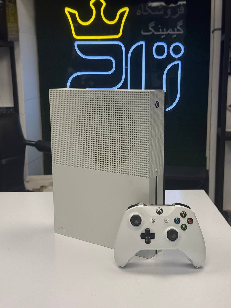 xbox one s تک دسته 1 ترابایت کارکرده + پک نصب بازی