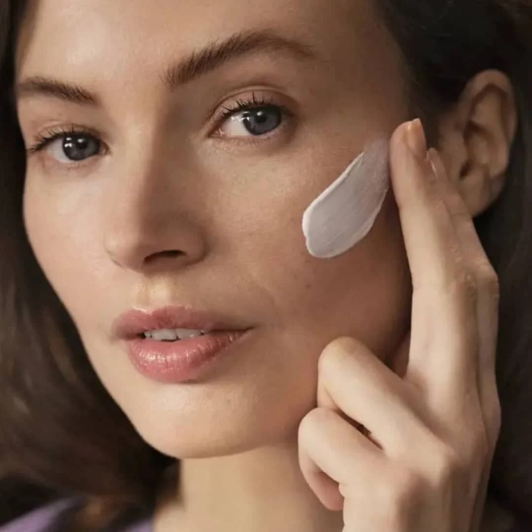 کرم روز سفت‌کننده رویال ولوت اوریفلیم Royal Velvet Firming Day Cream SPF 20 — تصویر ۸