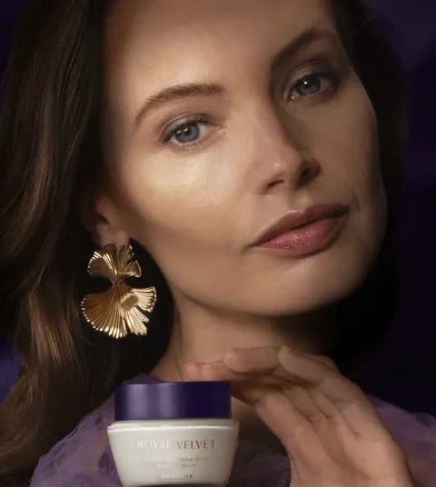 کرم روز سفت‌کننده رویال ولوت اوریفلیم Royal Velvet Firming Day Cream SPF 20 — تصویر ۵