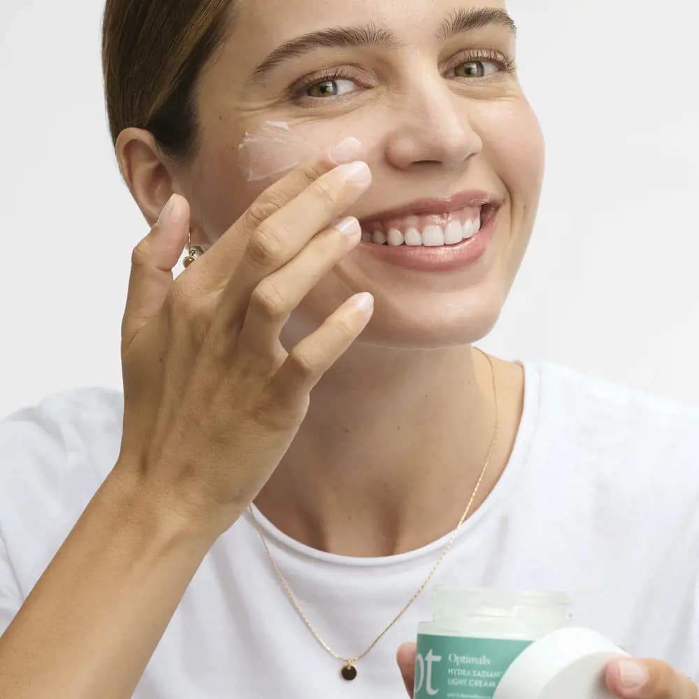 کرم صورت هیدرا رادیانس لایت اپتیمالز اوریفلیم Optimals Hydra Radiance Light Cream — تصویر ۱۲