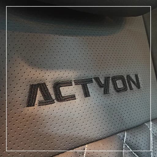 روکش صندلی سانگ یانگ اکتیون Actyon مدل لمسه لوزی+گلدوزی برند R-1111) ECCCO) — تصویر ۴
