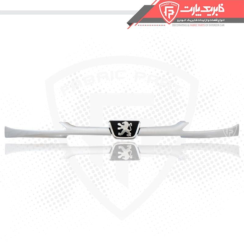 جلو پنجره پژو 206 سفید با آرم