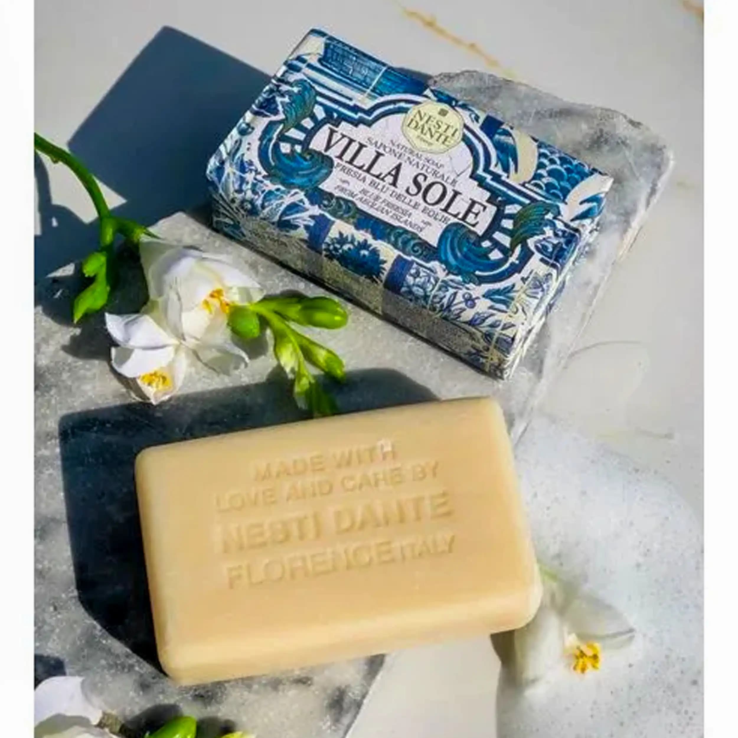 صابون گل فریزیا آبی نستی دانته | Villa Sole – Blue Freesia Bar Soap 250g — تصویر ۵