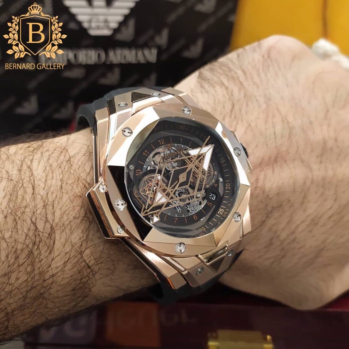 ساعت مچی مردانه هابلوت Hublot Unico Sang Bleu ll King Gold — تصویر ۱۲