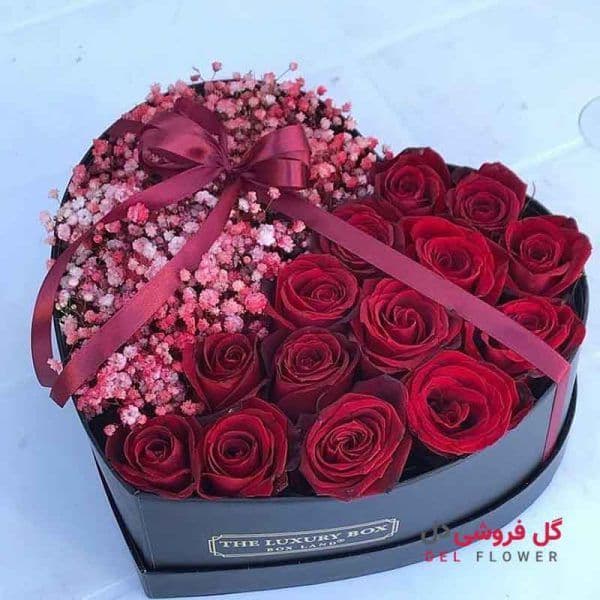 جعبه گل رز قرمز 205