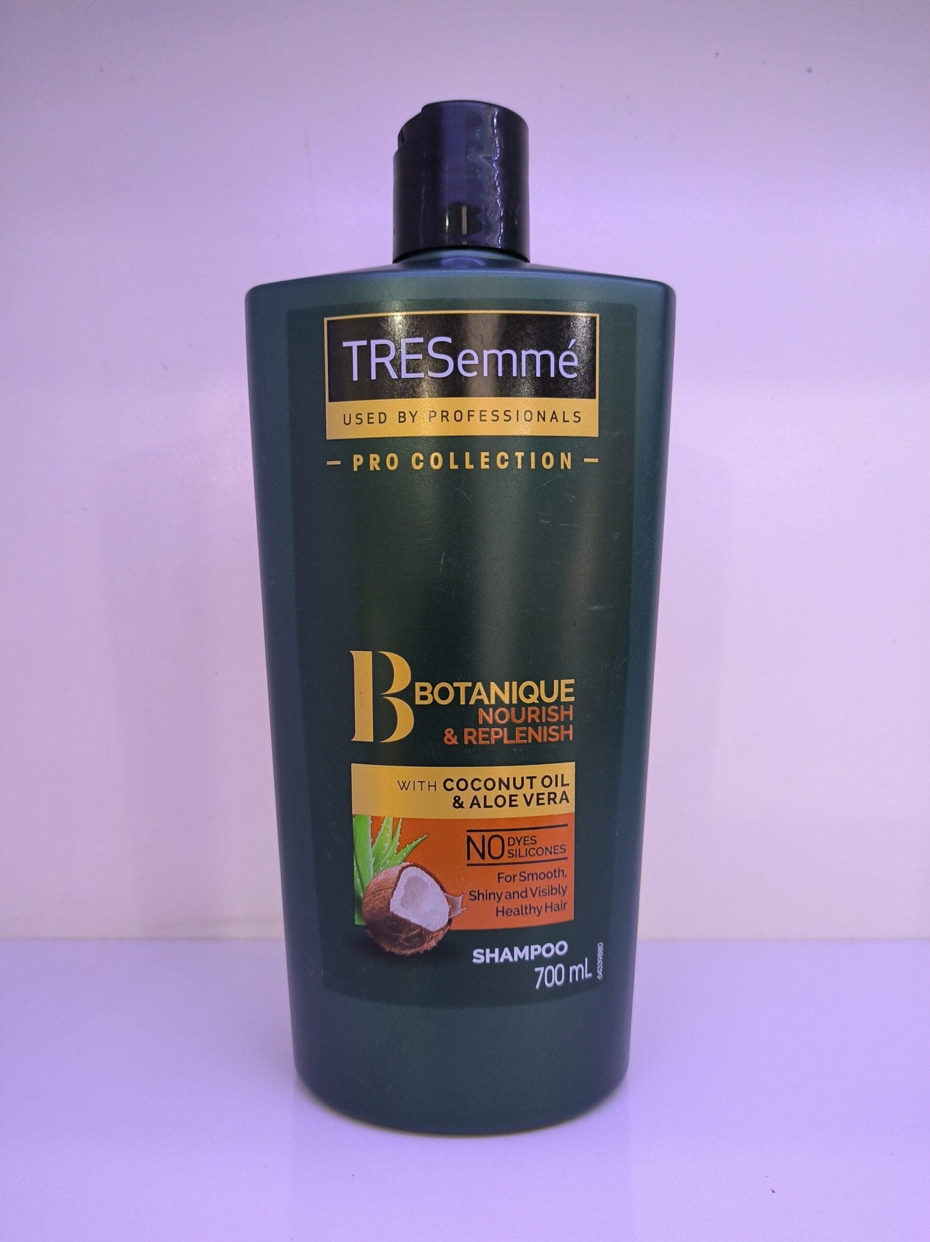 شامپو ترزمه Tresemmé مدل Botanique Nourish حجم 700 میلی