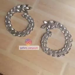 گوشواره میخی تمام نگین نقره ای حلقه ای رنگ ثابت دست ساز — تصویر ۳