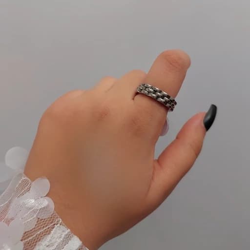 انگشتر زنانه رولکس رنگ نقره ای — تصویر ۴