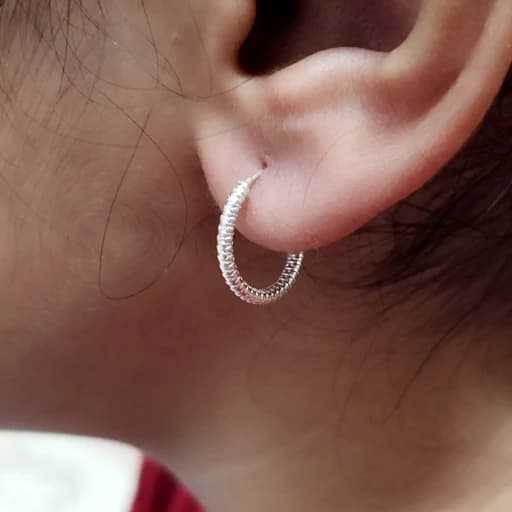 گوشواره نقره حلقه ای طرح عاج سایز مدیوم زنانه نقره ای — تصویر ۲
