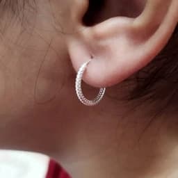گوشواره نقره حلقه ای طرح عاج سایز مدیوم زنانه نقره ای — تصویر ۳