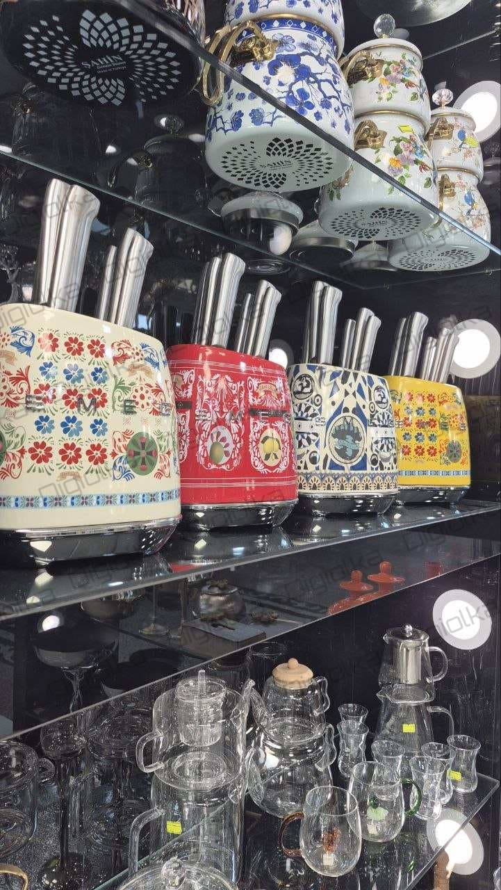 سرویس چاقو 7 پارچه اسمگ (SMEG) طرح دولچه گابانا — تصویر ۲