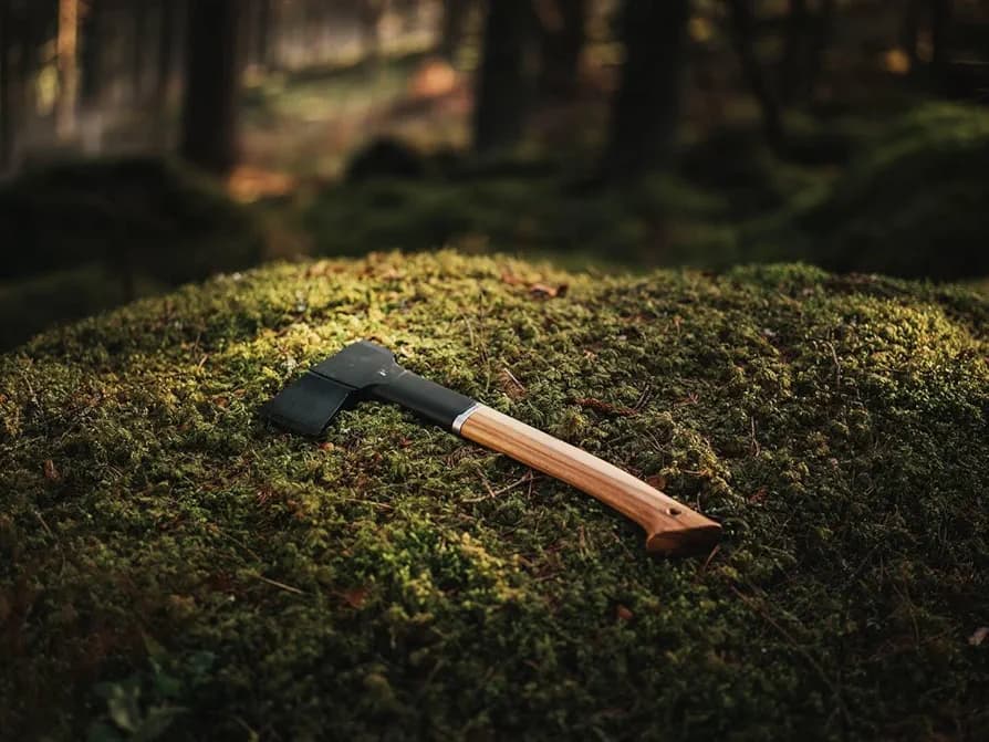 تبر دسته چوبی فیسکارس مدل Fiskars Norden Chopping Axe N10 — تصویر ۹