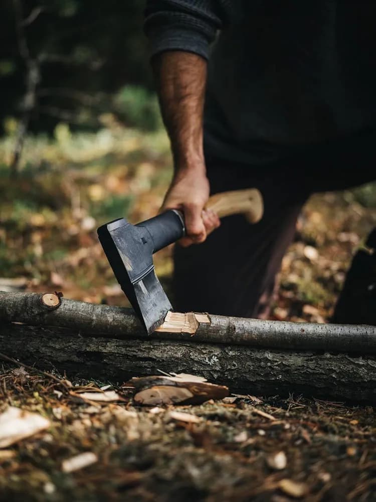 تبر دسته چوبی فیسکارس مدل Fiskars Norden Chopping Axe N10 — تصویر ۵