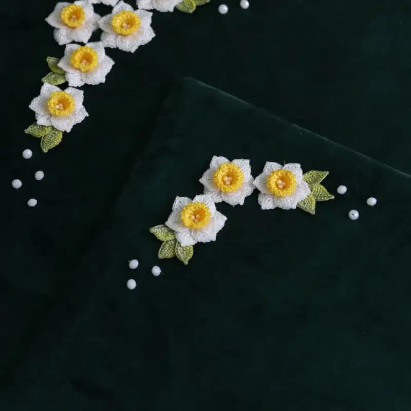 جانماز مخمل گل نرگس کد 702 — تصویر ۱۱