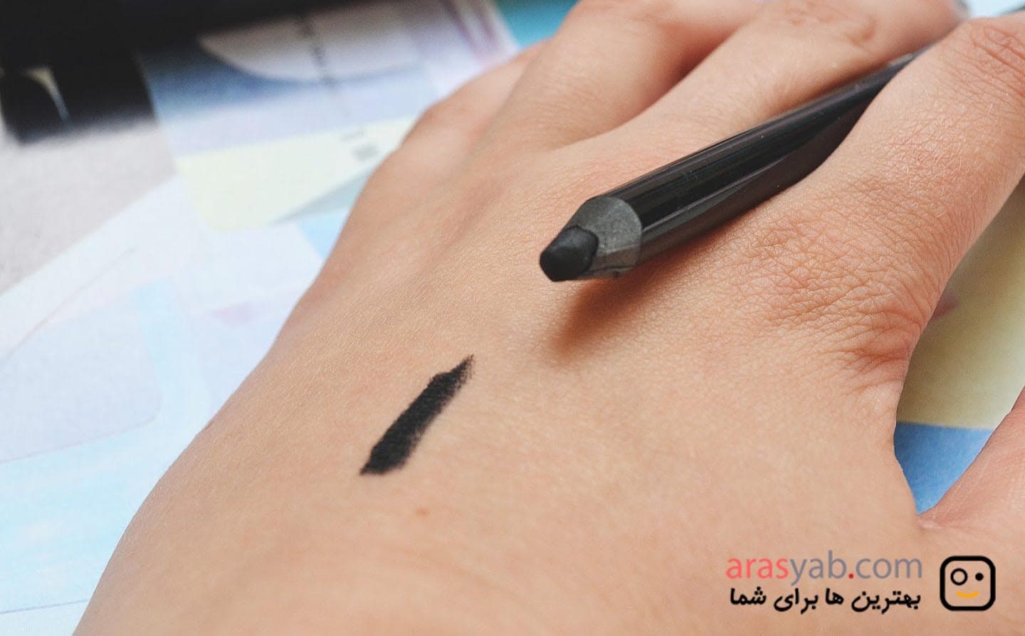 مداد چشم ژله ای آون Avon مدل gel eyeliner رنگ مشکی BlackOut — تصویر ۷