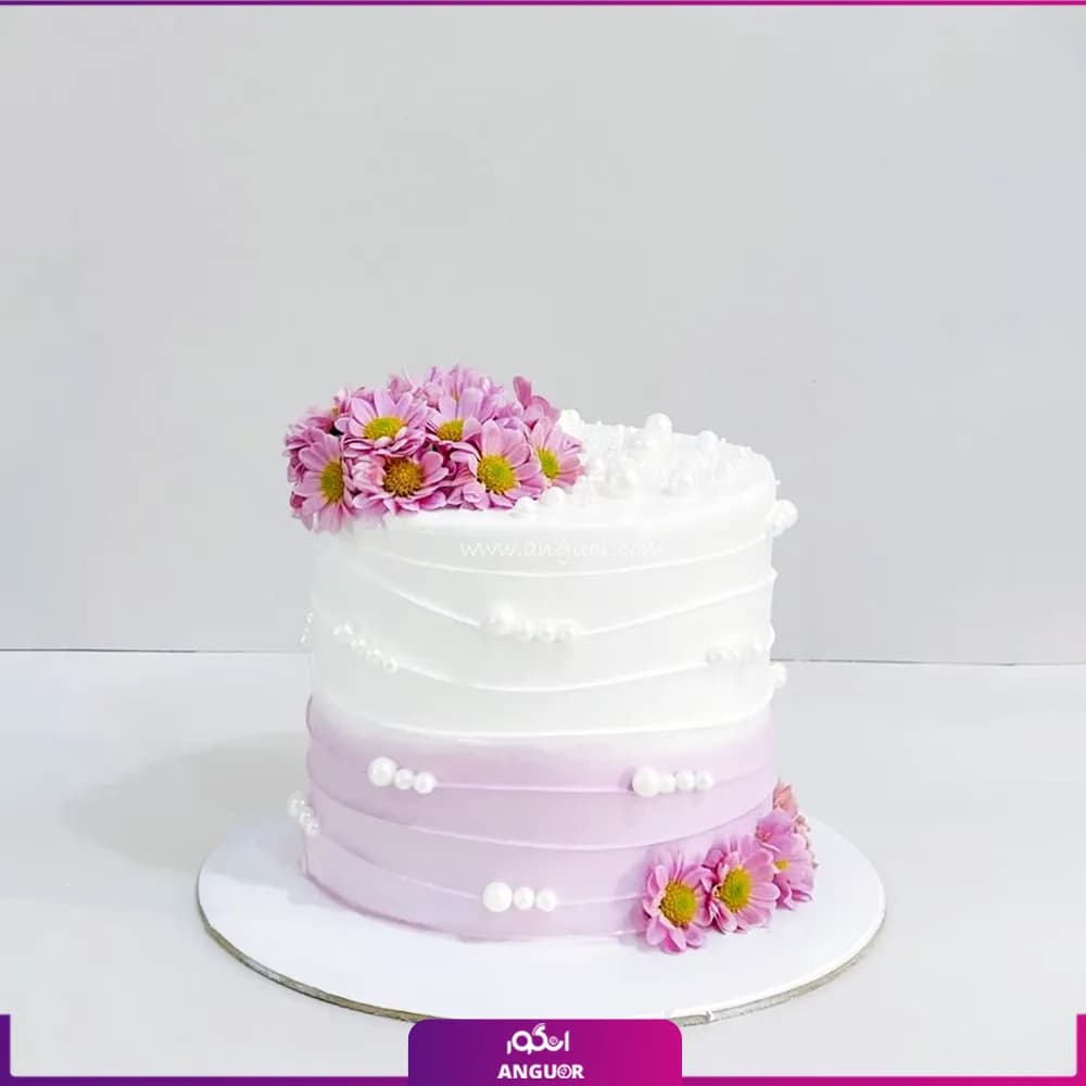 کیک با تزئین مرواریدی و گل داوودی صورتی