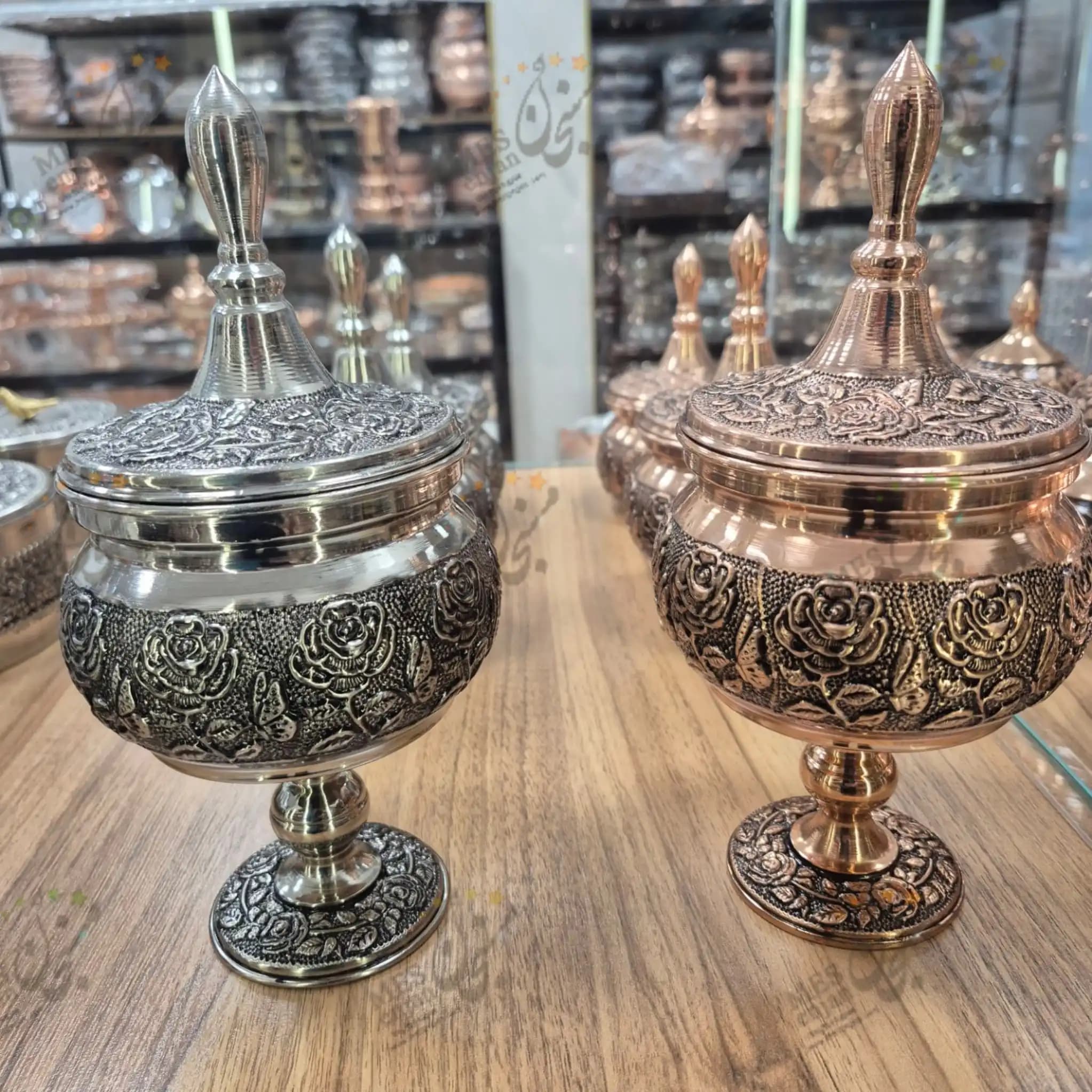 قندان پایه‌دار مسی نازلی (طرح اصیل و دست‌ساز) — تصویر ۲