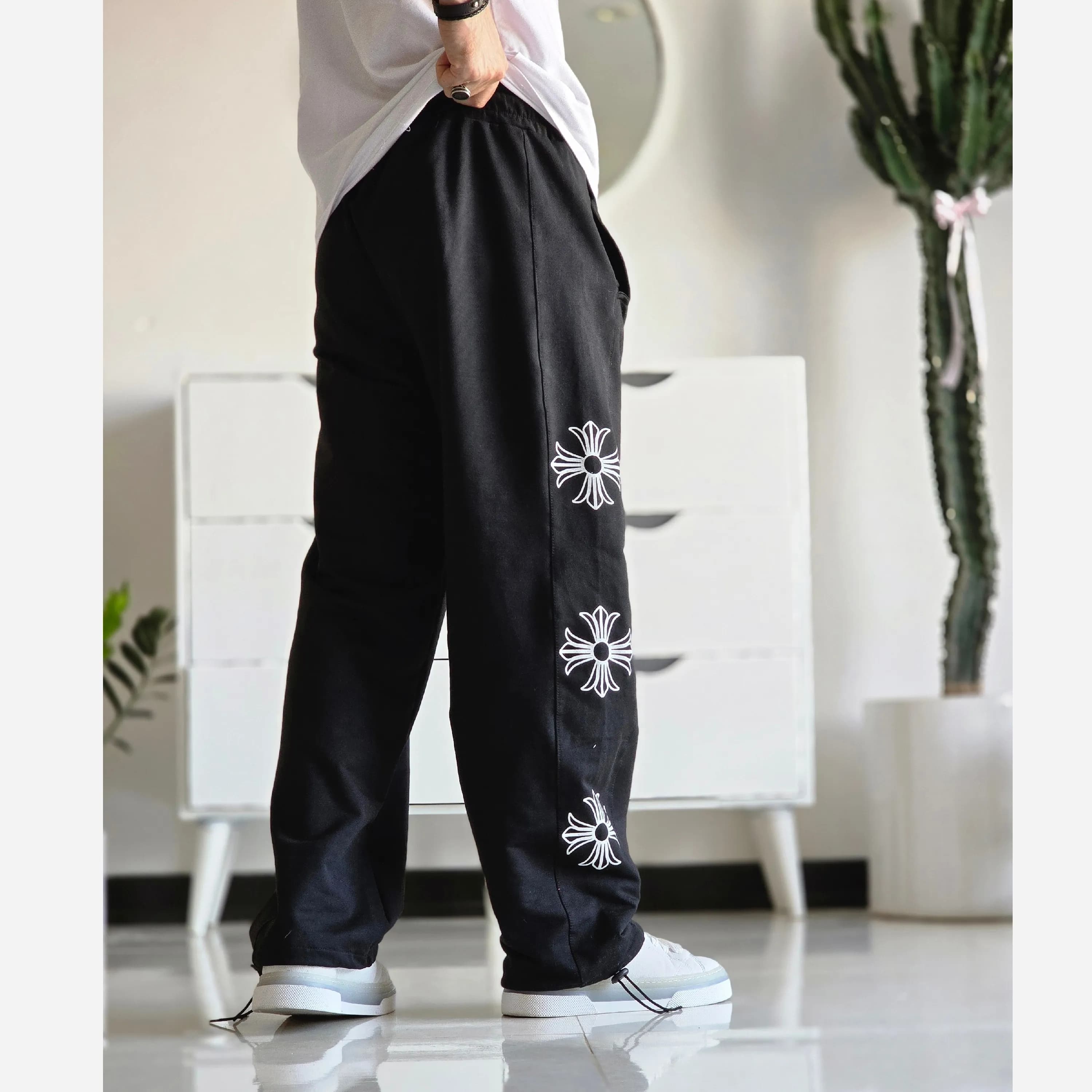 شلوار اسلش بگ کروم هارتز رنگ مشکی جنس گلکسی اسپان سایز XXL و XXXL — تصویر ۶