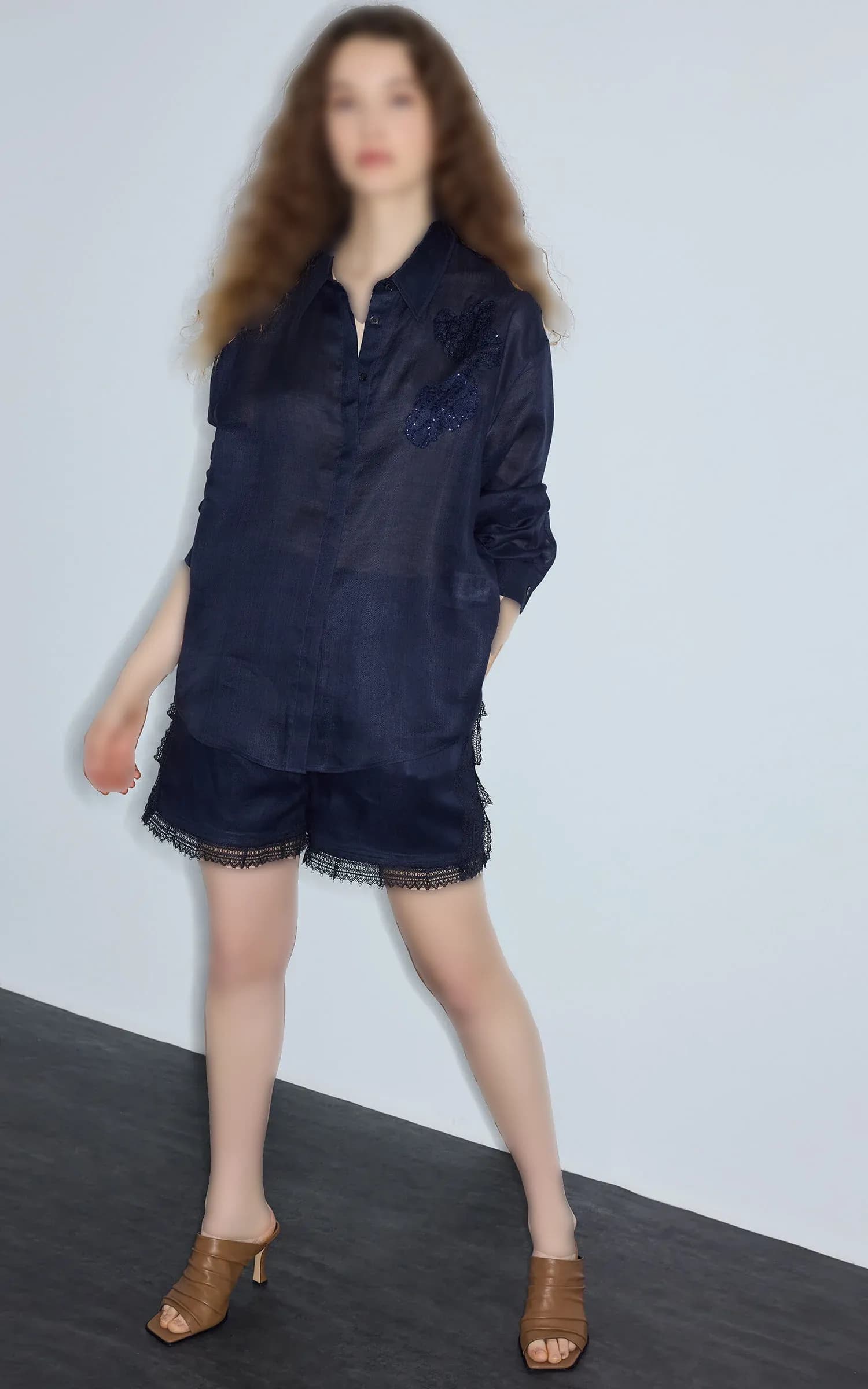 شلوارک زنانه سرمه‌ای کمر کشی با حاشیه گیپور IPEKYOL کد IS1260013013 — تصویر ۹