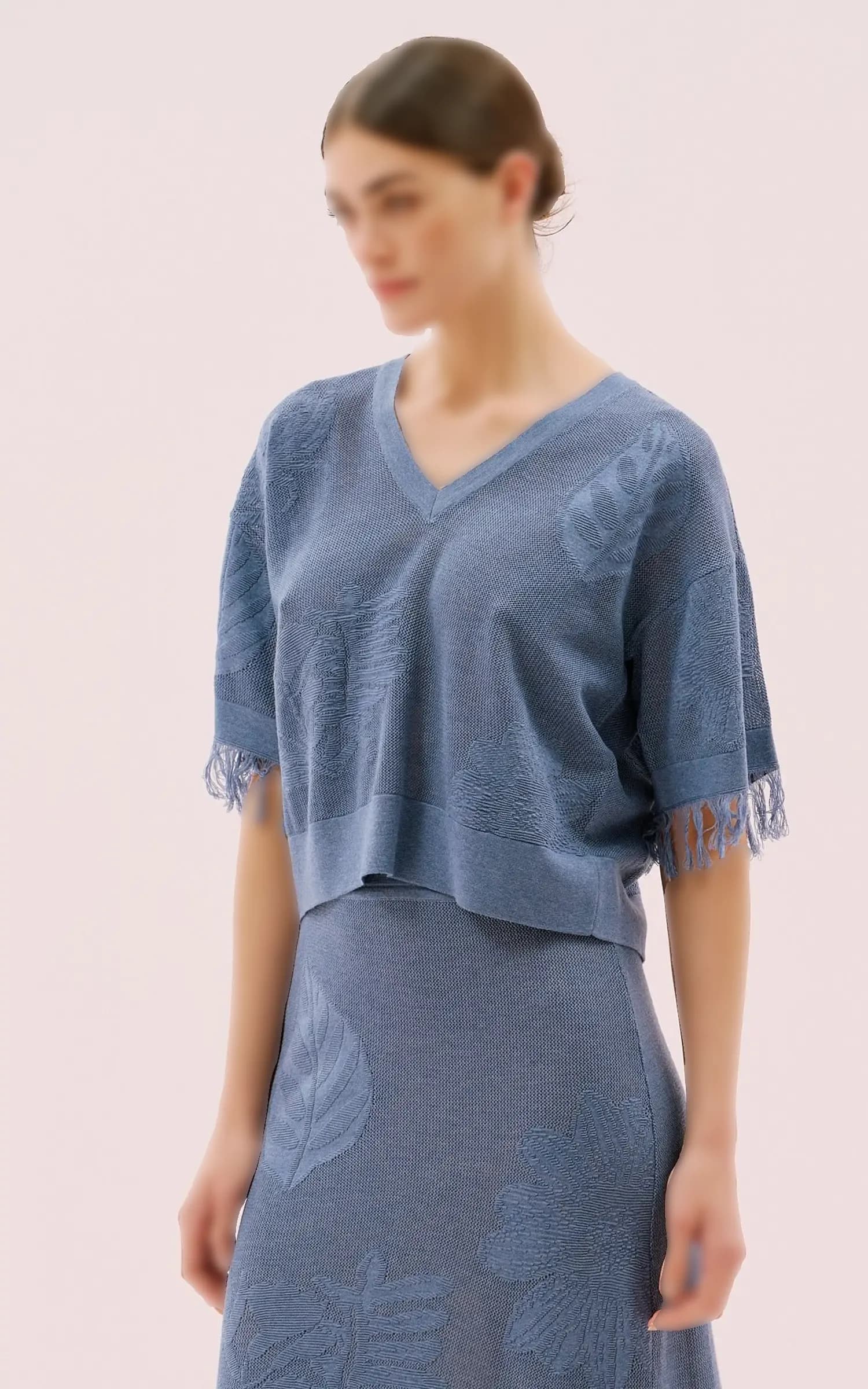 بلوز آبی خاکستری زنانه یقه هفت با طرح برجسته و سرآستین ریش‌ریش Roman کد Y2571009 — تصویر ۶