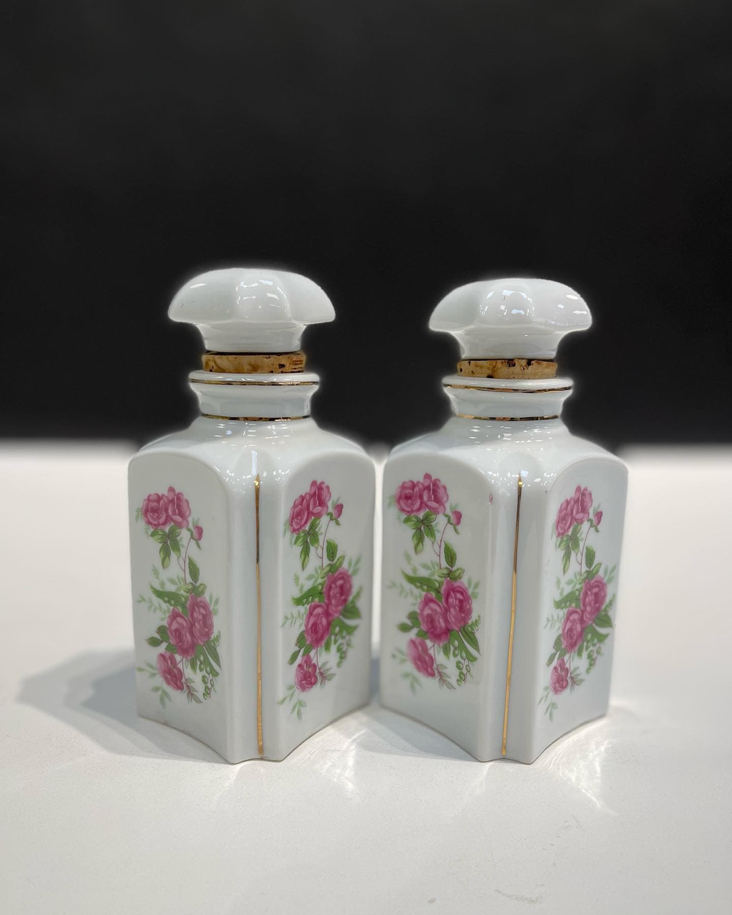 یک جفت چایدان گلسرخی قدیمی