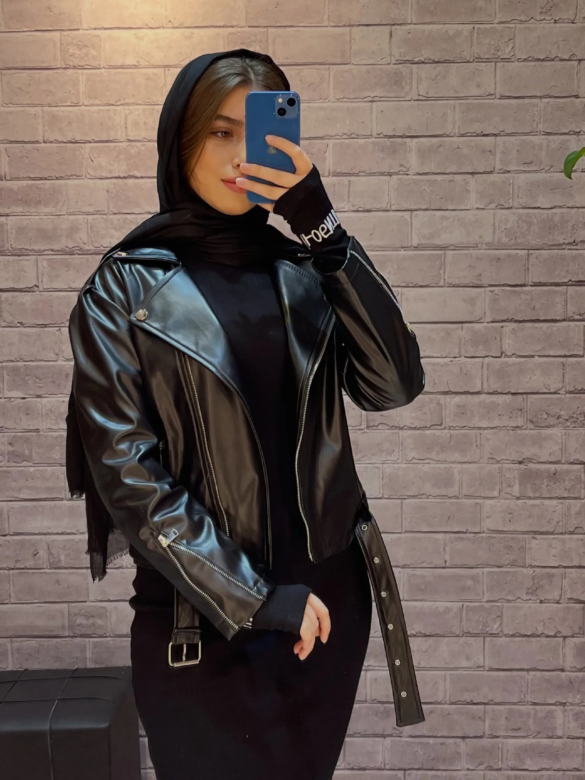 کت چرم یقه انگلیسی وارداتی کمر سگک دار مشکی — تصویر ۶