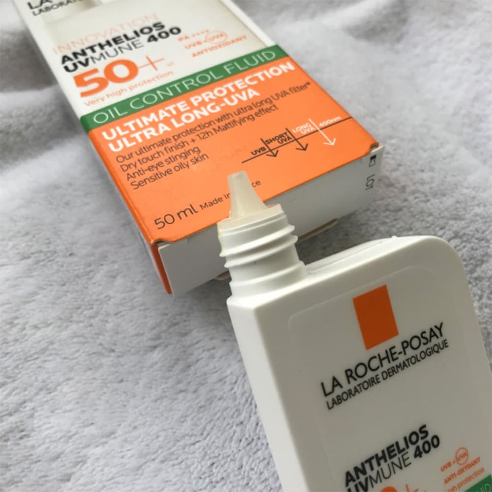 کرم ضد آفتاب بی رنگ کنترل چربی فلویید لاروش پوزای LA ROCHE POSAY ANTHELIOS UVMUNE 400 OIL CONTROL FLUID SPF50 — تصویر ۸