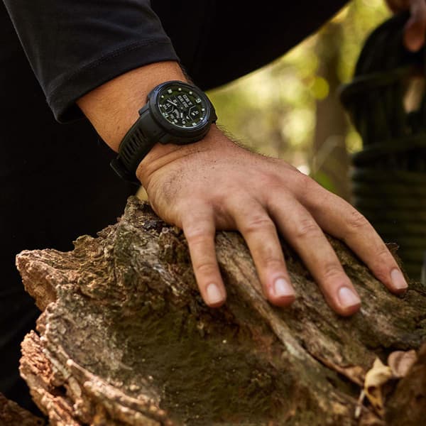 ساعت گارمین مدل Instinct Crossover Solar Graphite — تصویر ۴