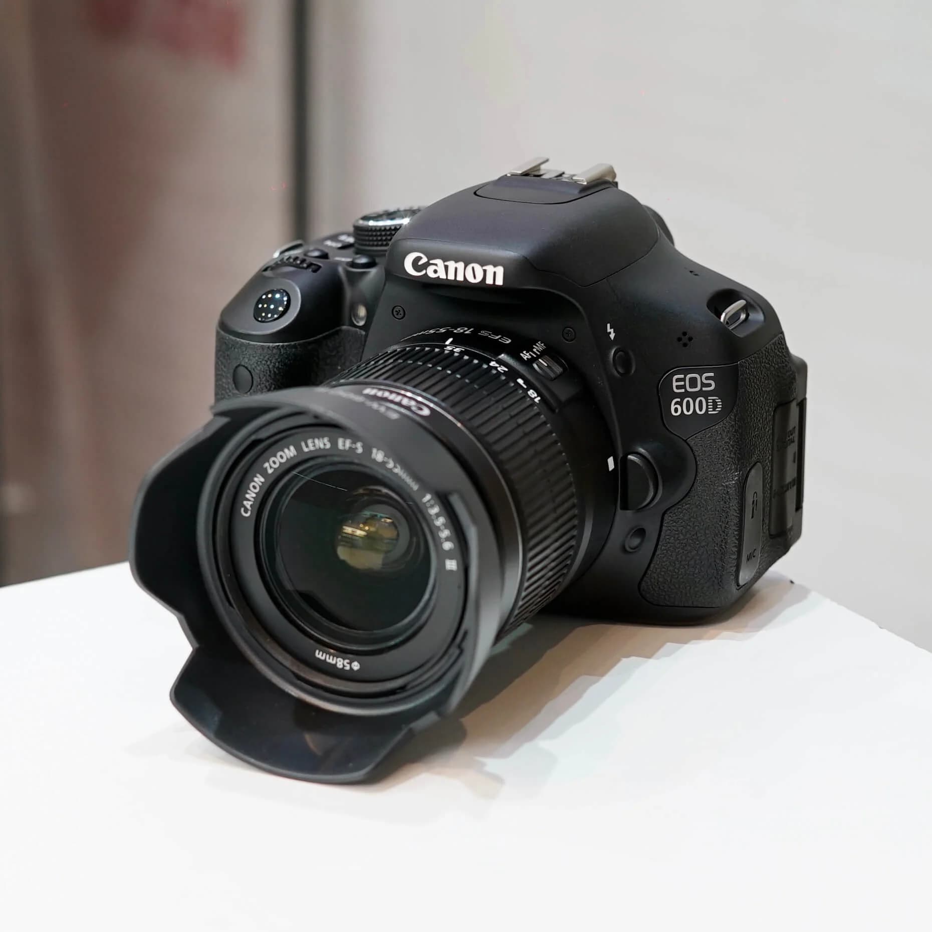 دوربین عکاسی کانن دست دوم مدل Canon 600D 18-55