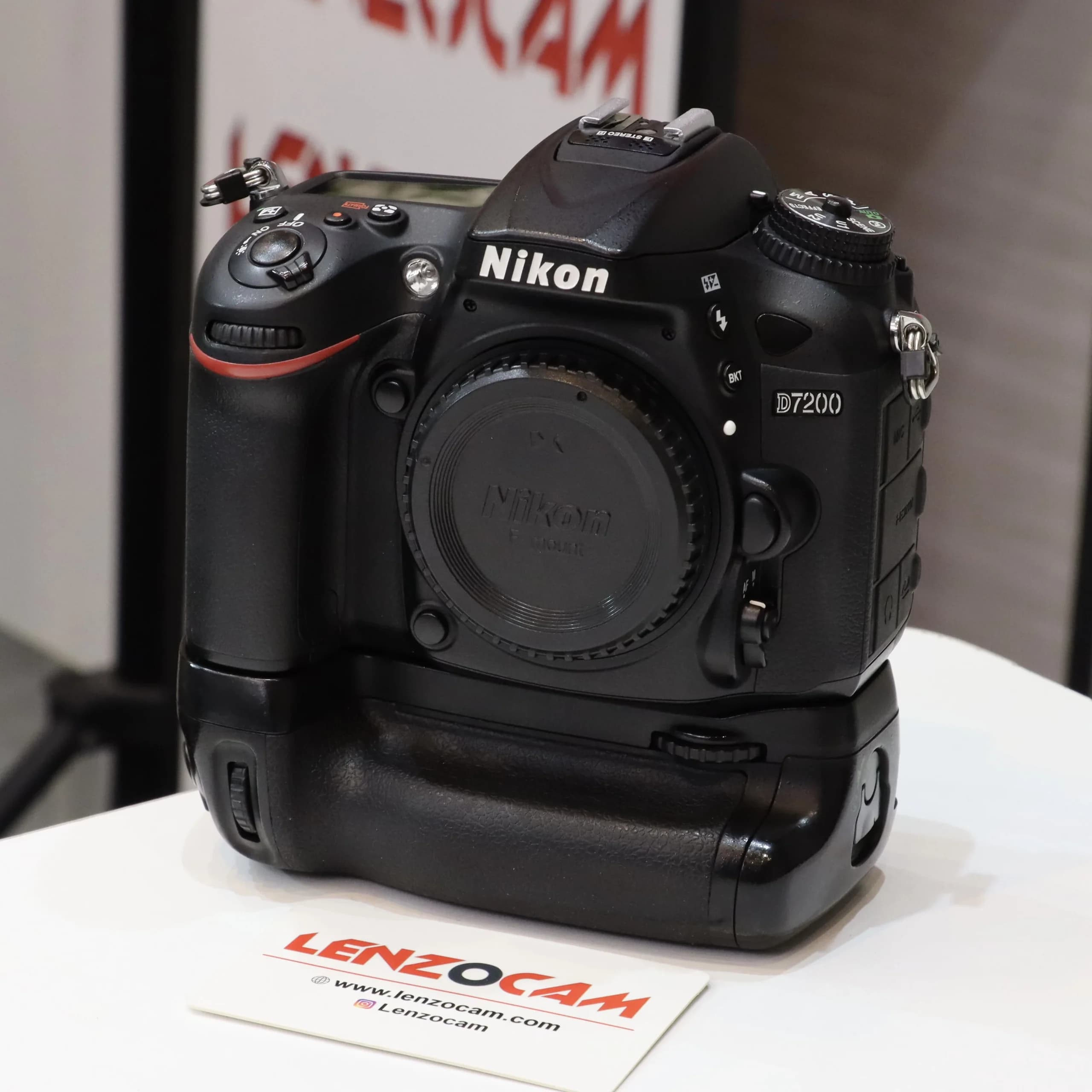 دوربین استوک نیکون بدنه مدل Nikon D7200 body — تصویر ۲