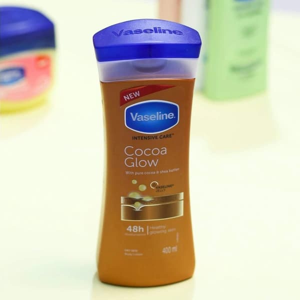 لوسیون بدن وازلین مدل Cocoa Glow — تصویر ۱۲