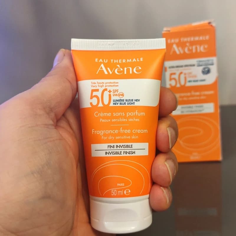 کرم ضد آفتاب بی رنگ اون مدل Invisible Finish SPF50 — تصویر ۱۰
