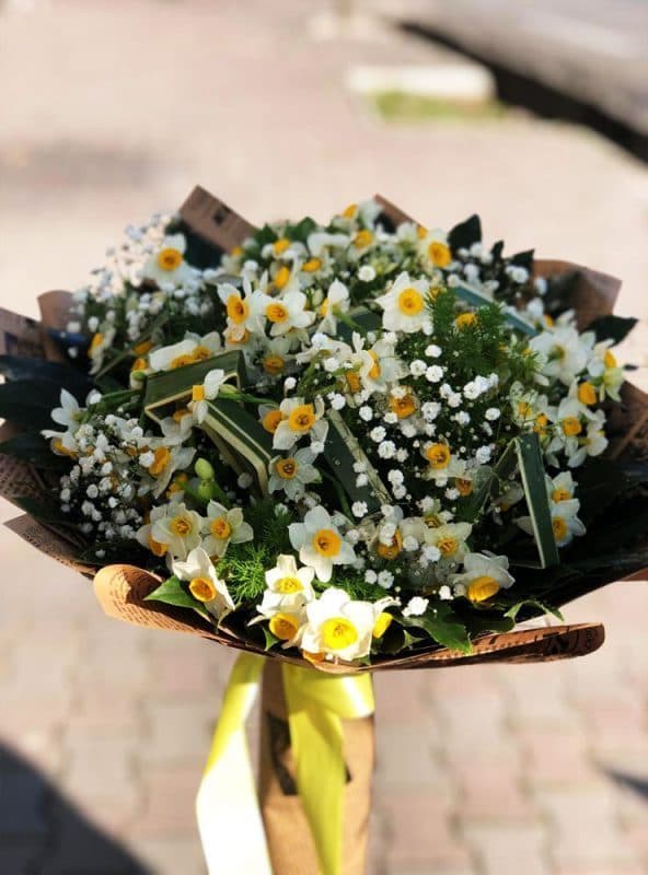 دسته گل 50 شاخه ای نرگس.