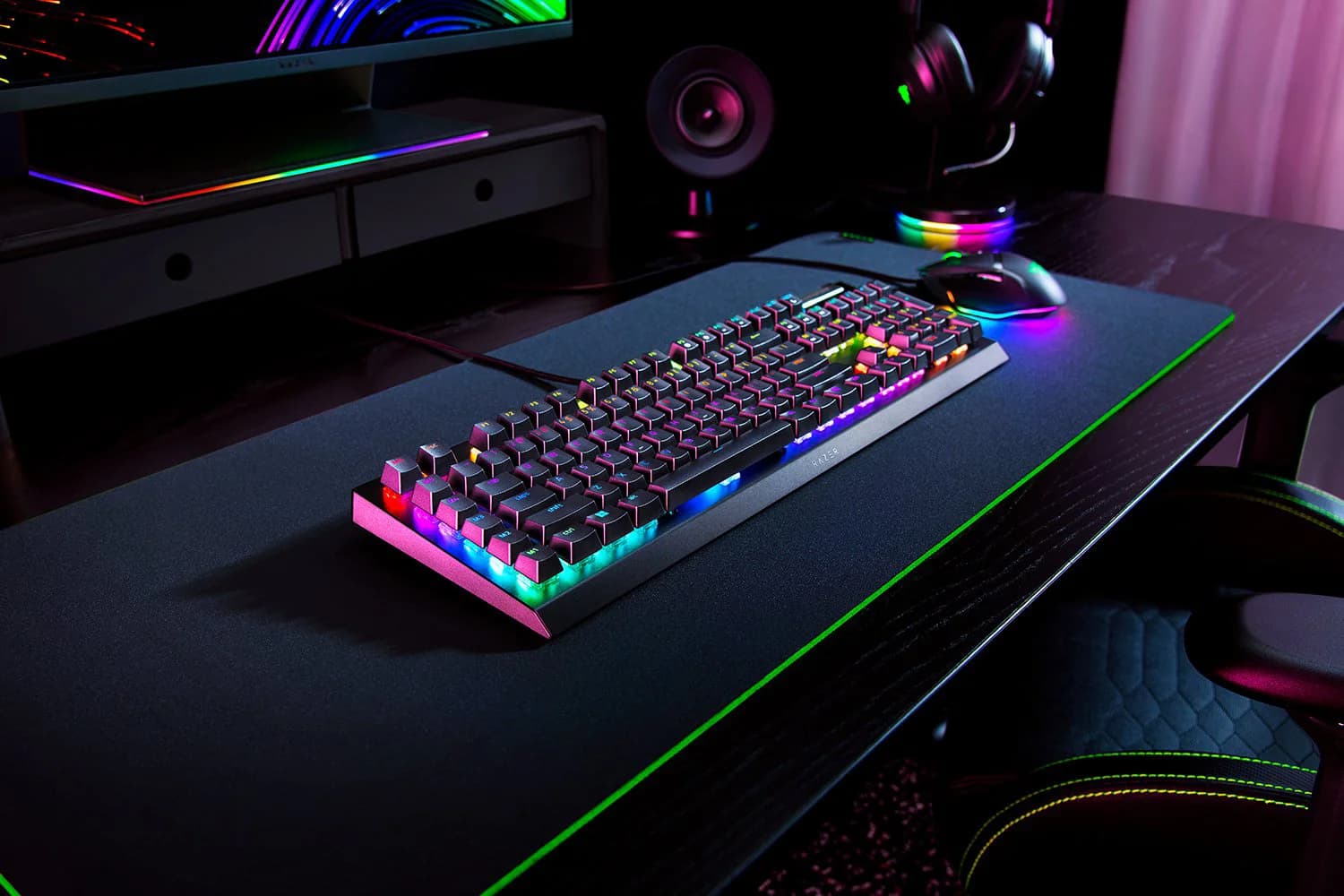 کیبورد ریزر مدل BlackWidow V4 X Green Switch — تصویر ۱۲