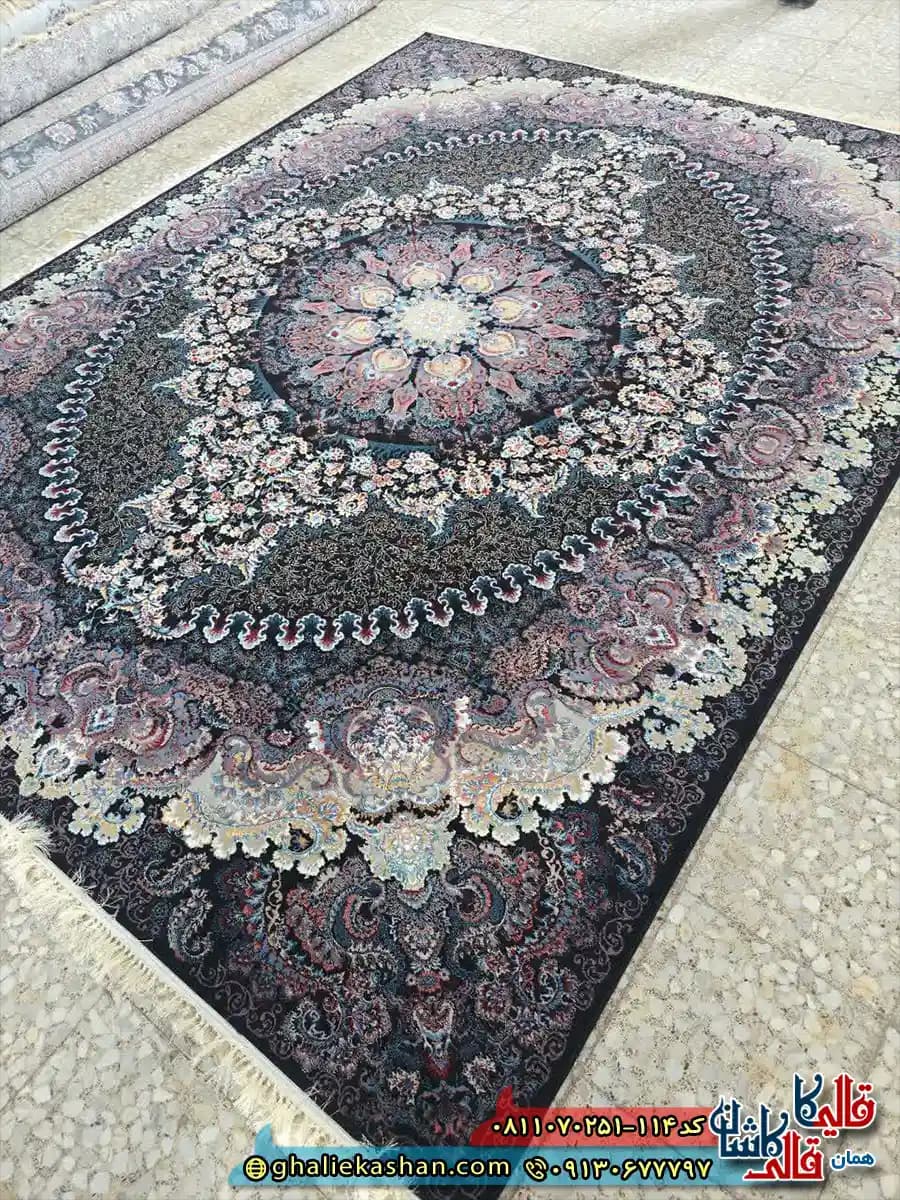 فرش کلاسیک 700 شانه طرح آذرنوش رنگ سرمه ای مشکی کاشان
