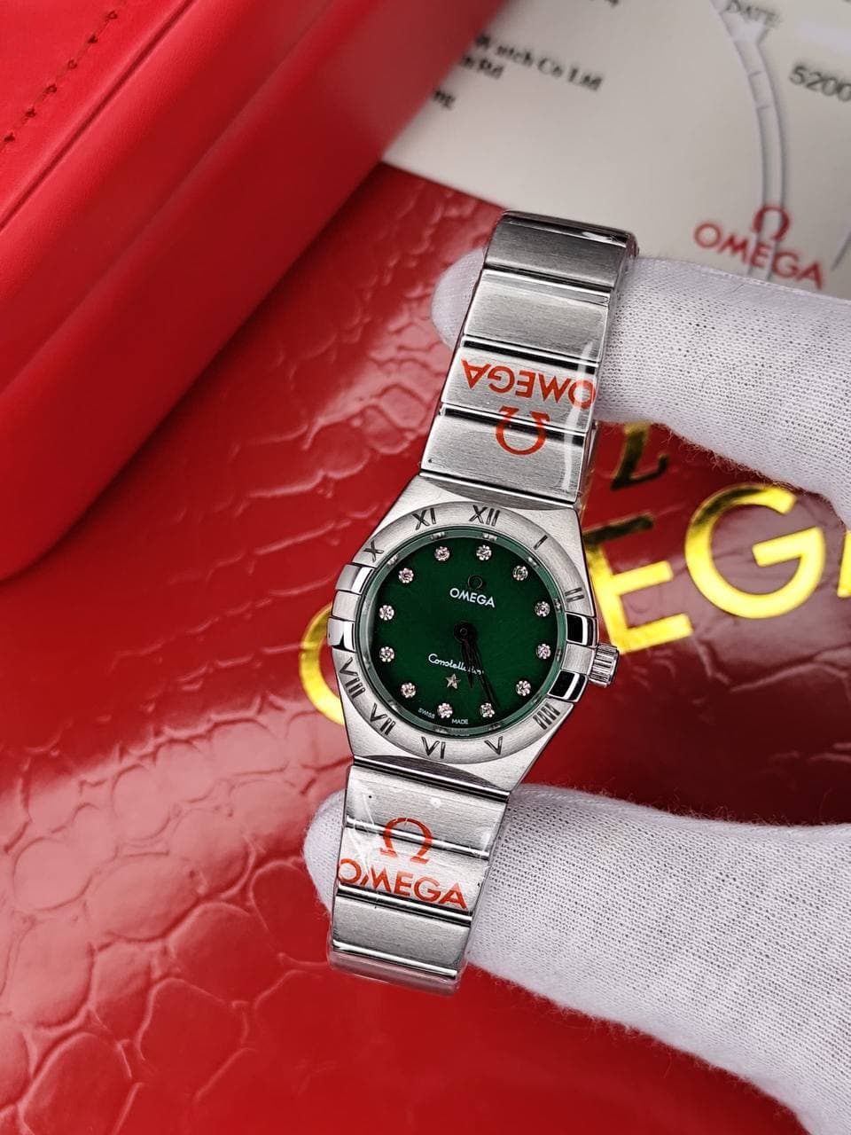 ساعت مچی زنانه امگا کانسلیشن OMEGA Canstllation صفحه سبز اندیکس نگین — تصویر ۲
