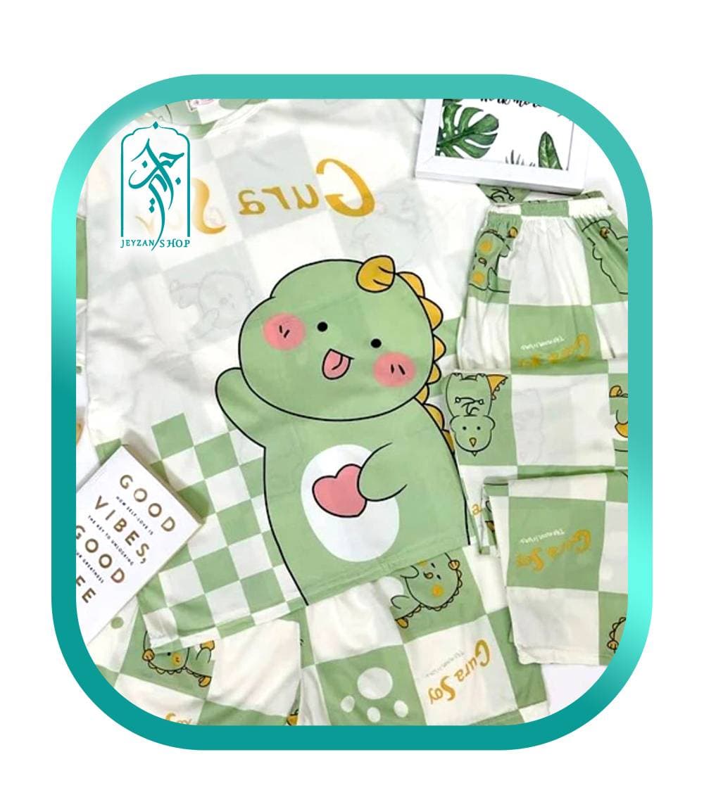 لباس ست سه تکه راحتی دخترانه و زنانه طرح اژدها Gura Soy کد H086 — تصویر ۲