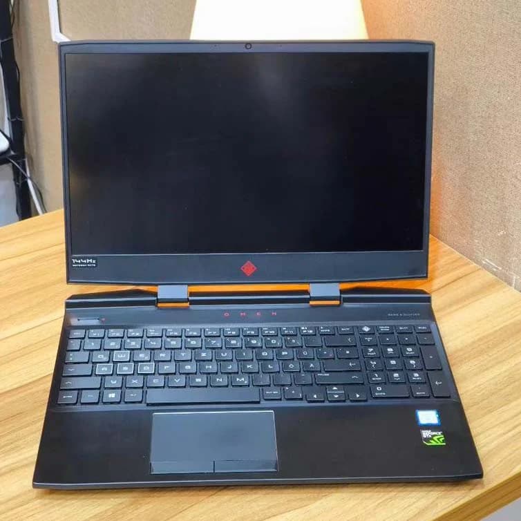 HP OMEN 15 /i7/32/256/1070