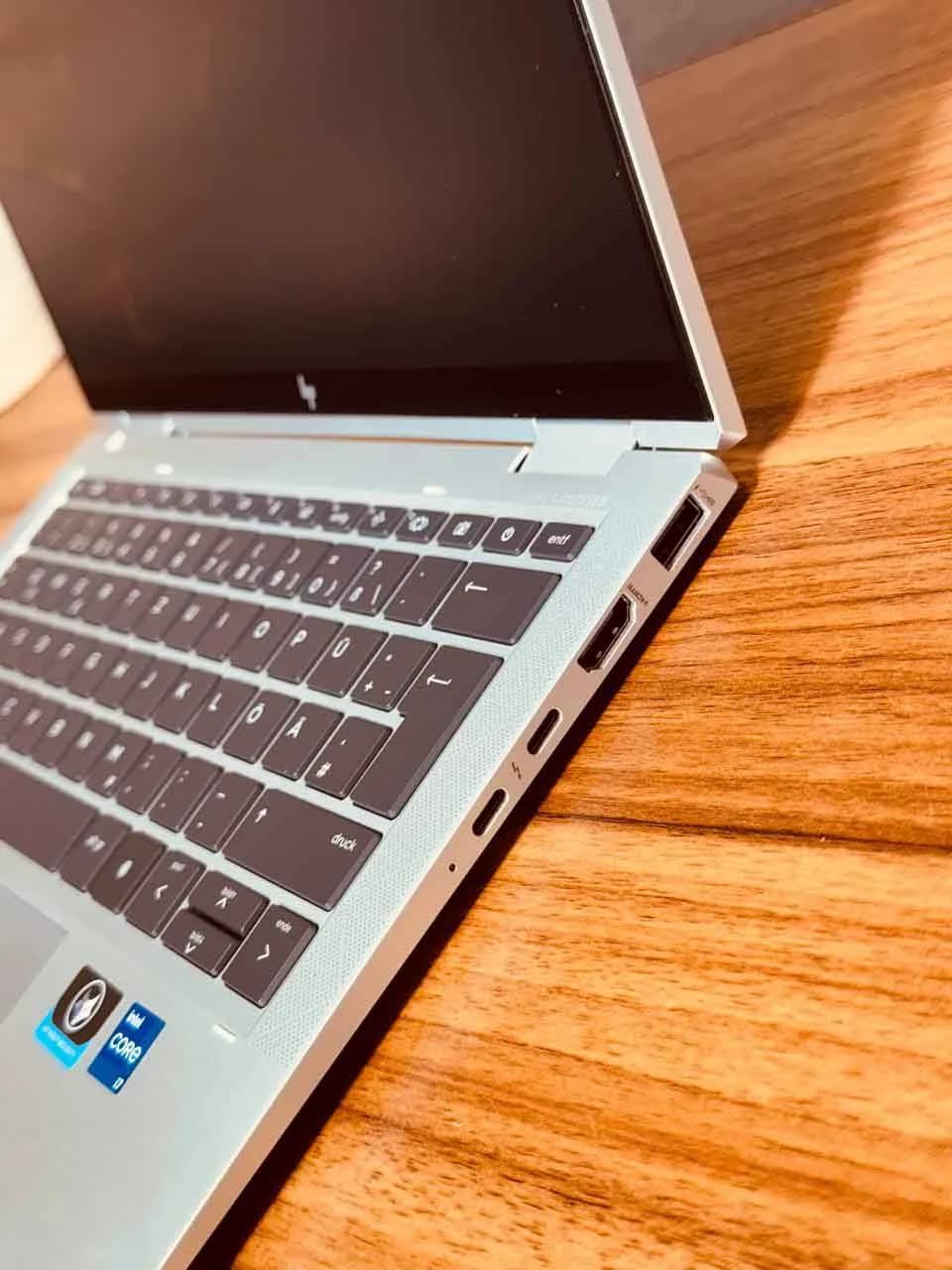 HP Elitebook 1030 g8 /i7-11/16/512 — تصویر ۱۲