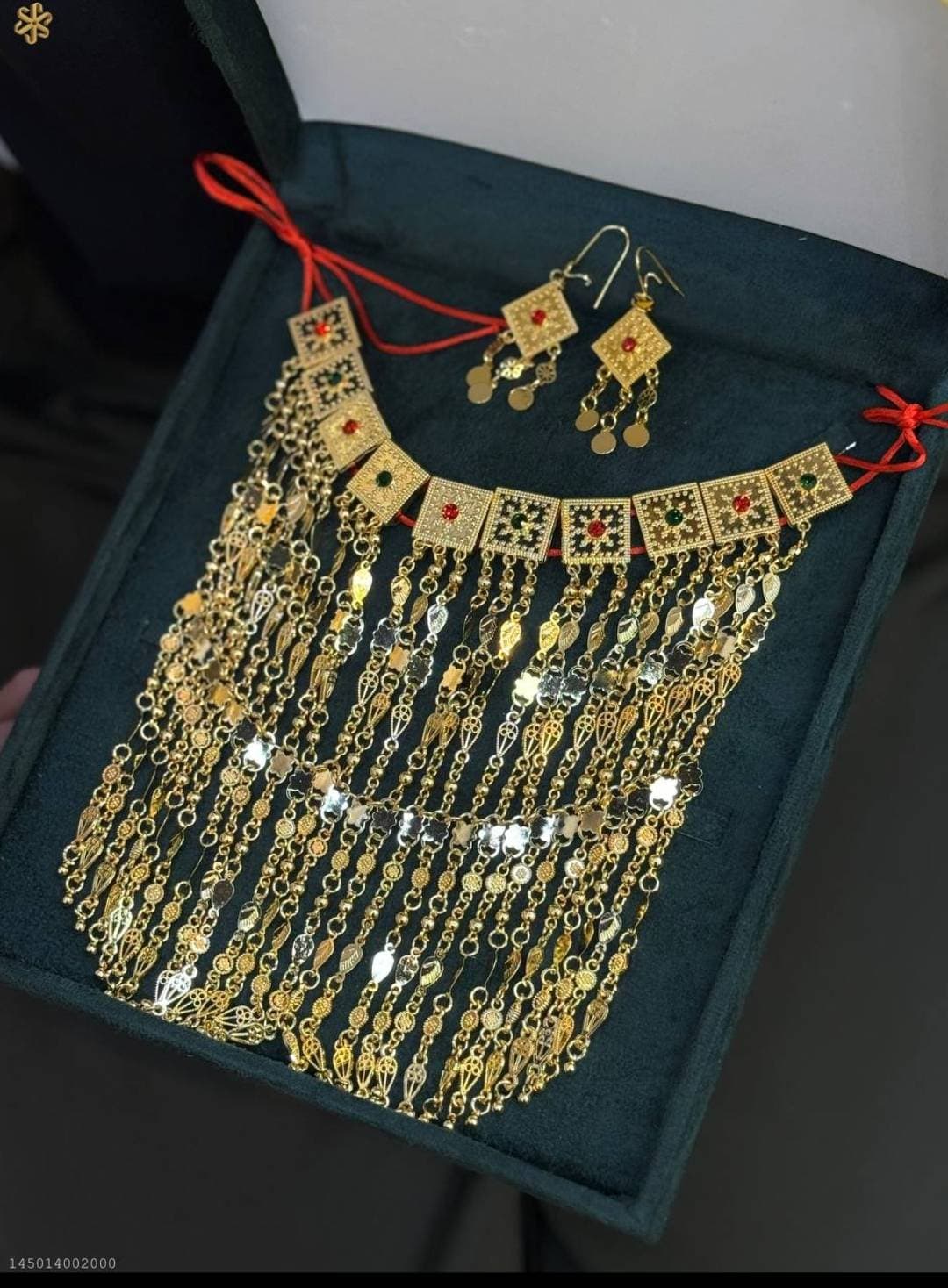 نیم ست زنانه طلایی طوقی آبشاری طرح سنتی مشبک نگین دار اکسسوری مجلسی فاخر — تصویر ۳